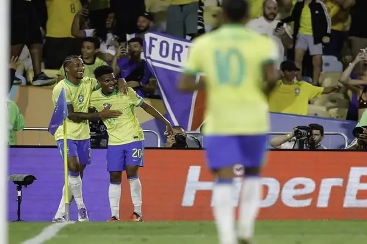 Com golaço de Estêvão, Brasil vence Chile em jogo tranquilo das Eliminatórias