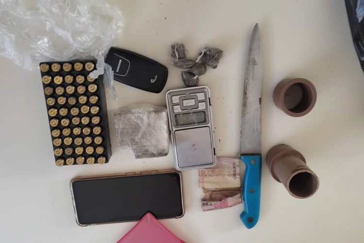 PM encontra 50 munições .40 com homem preso por tráfico de drogas em Caetité