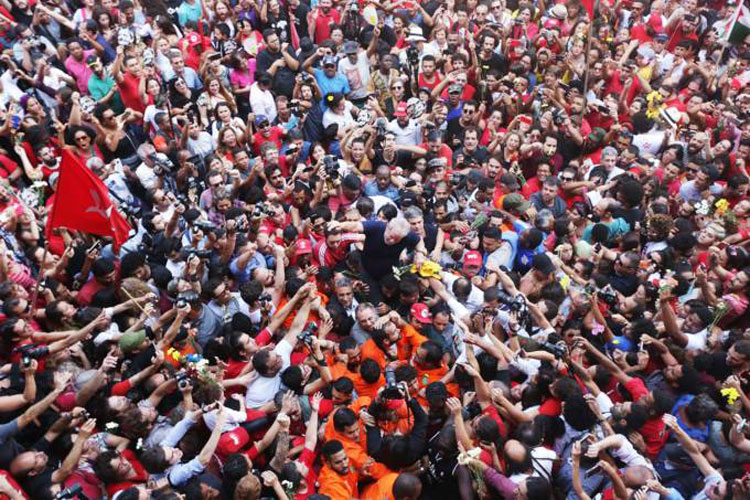 Empresária de Curitiba paga R$ 227 mil por oito fotos de Lula