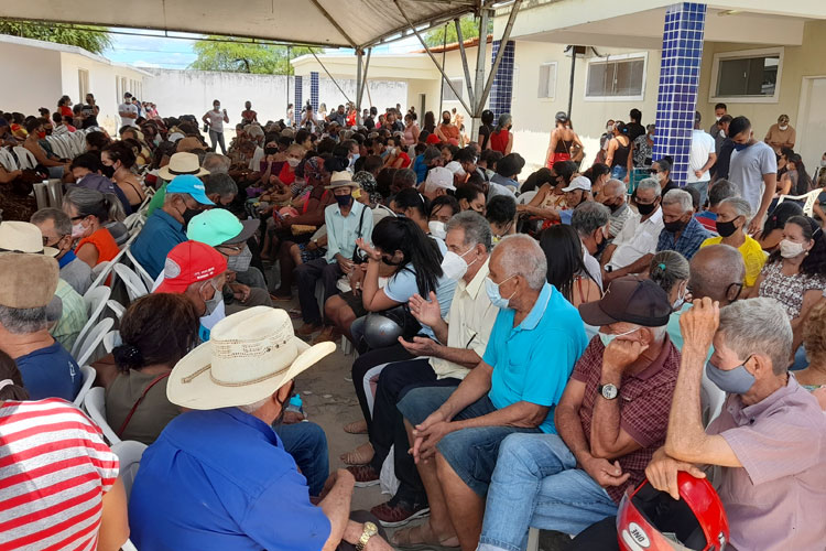 Brumado: Primeiro dia de mutirão de cirurgias leva centenas de munícipes à policlínica