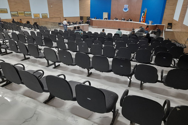 Brumado: Sem maioria governista, projetos da taxa de lixo e código de obras não entram em pauta