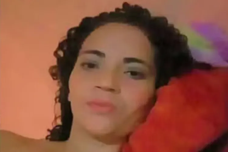 Feminicídio: Mulher é morta a tiros no meio da rua em Queimadas