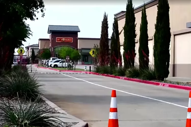 Ataque a tiros deixa 8 mortos em shopping no Texas