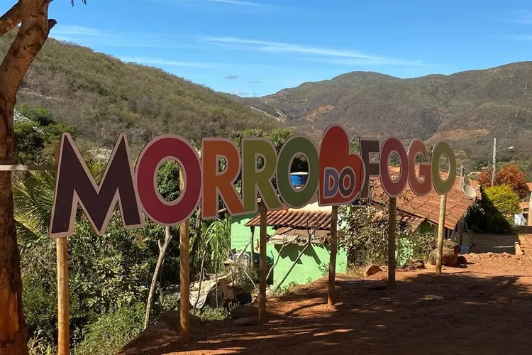 Prefeito escreve poema histórico narrando a descoberta do ouro na região de Paramirim