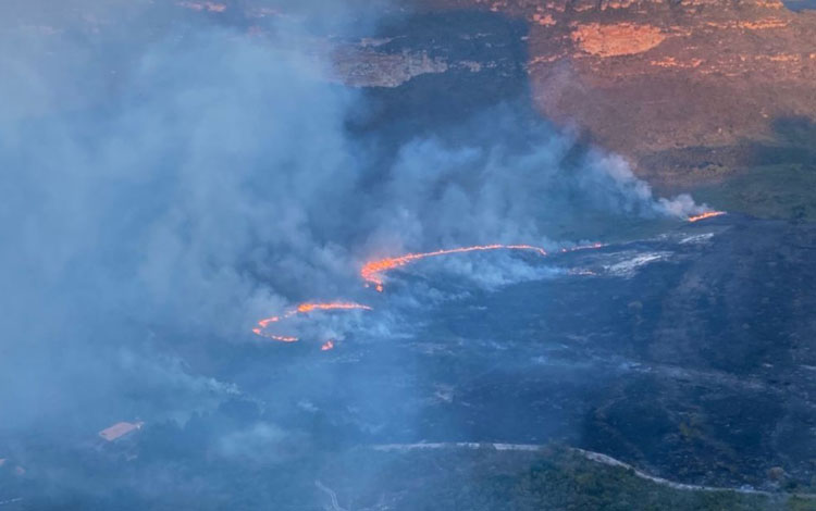 Incêndio é registrado perto do Morro do Pai Inácio, na Chapada Diamantina