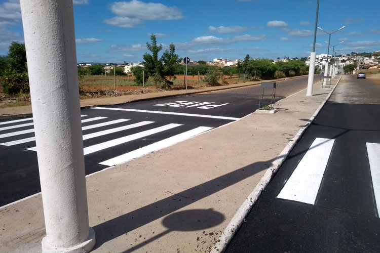 Brumado: Postes de iluminação são revestidos de concreto para inibir gato de energia e prevenir acidentes