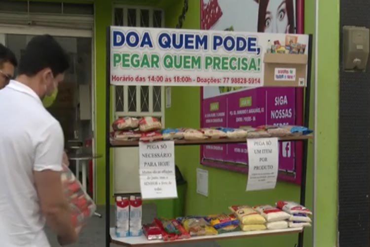 Vitória da Conquista: Moradores montam ?mercadinho? solidário para ajudar quem precisa