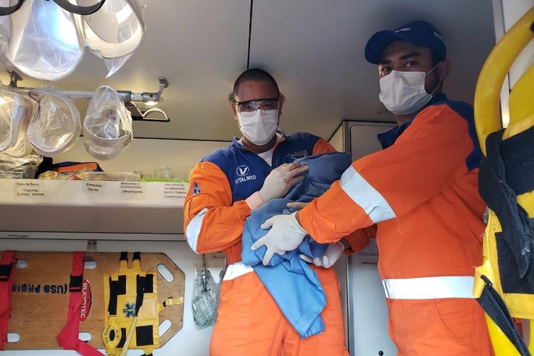 Mulher dá à luz em unidade de resgate na BR-116, em Vitória da Conquista