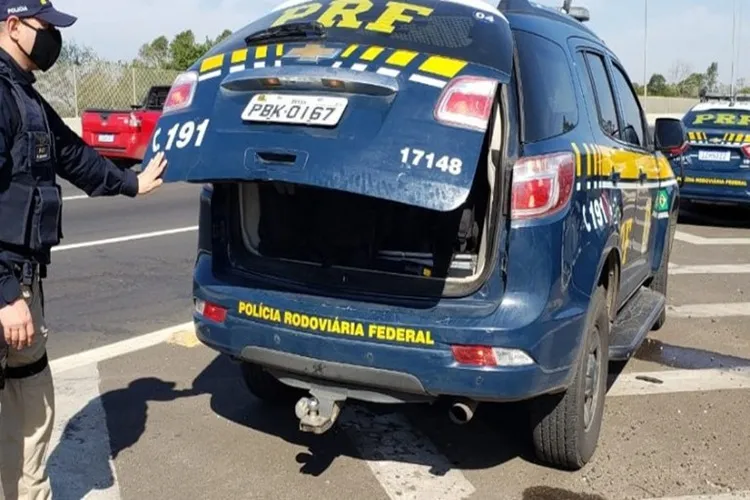 PRF prende homem procurado por homicídio na BR-116 em Jequié