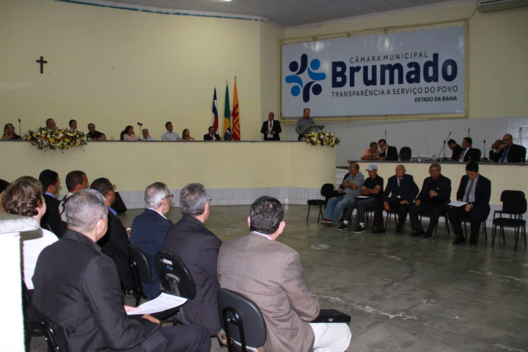 Emoção dá o tom à cerimônia de entrega dos títulos de cidadão brumadense