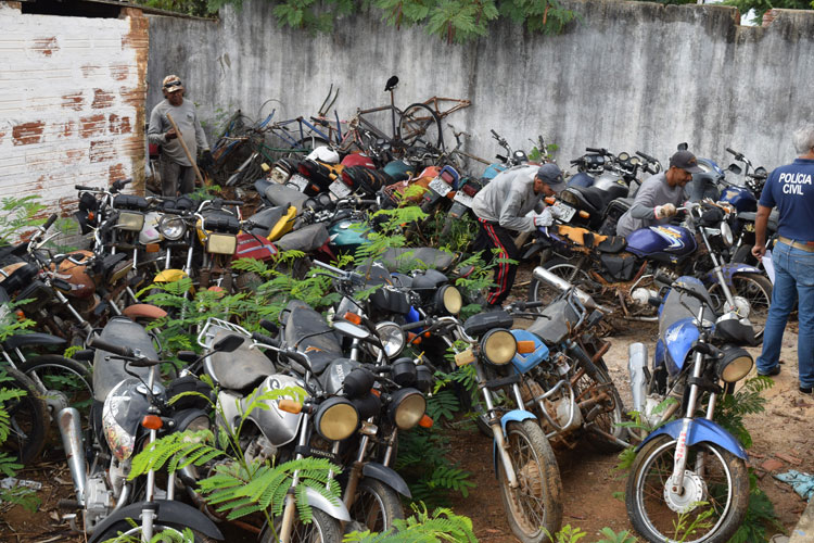 Veículos começam a ser retirados do complexo da 20ª Coorpin em Brumado