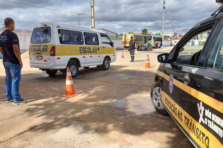 Brumado: Conselho do Fundeb acompanha vistoria do transporte escolar