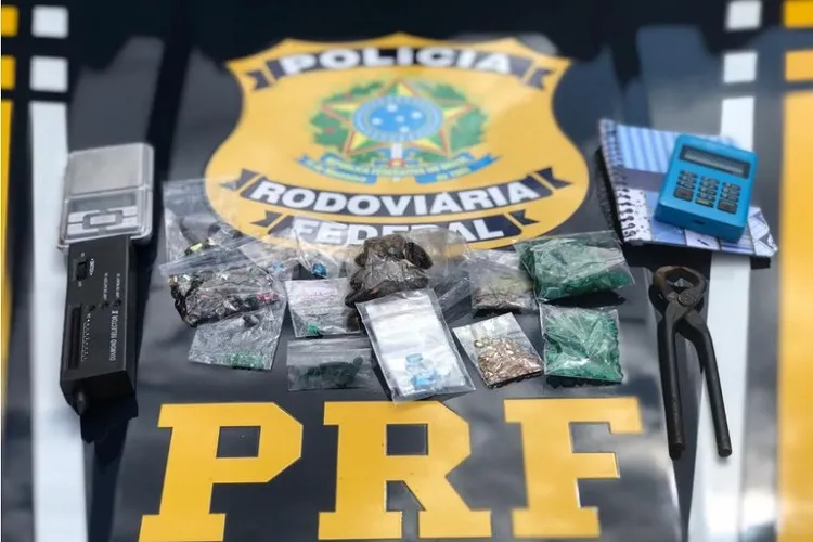 PRF realiza apreensão de pedras preciosas na BR-116 em Jequié