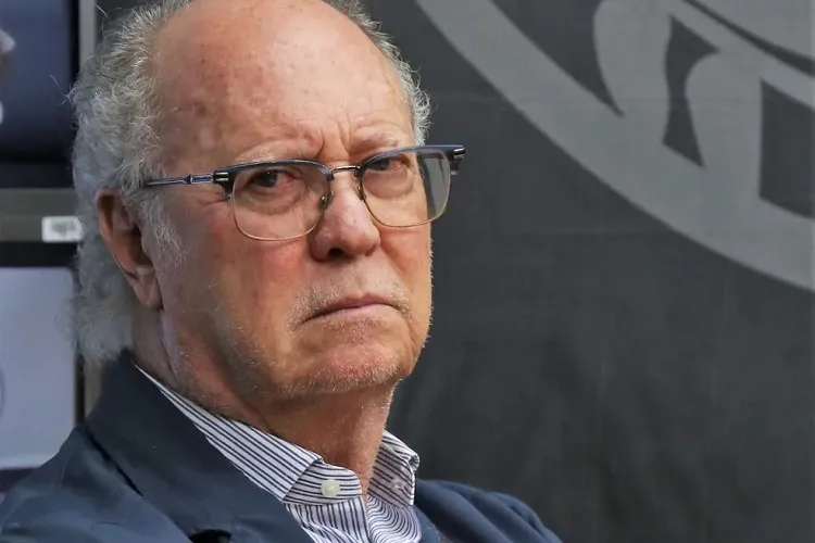 Paulo Roberto Falcão é denunciado por importunação sexual em São Paulo