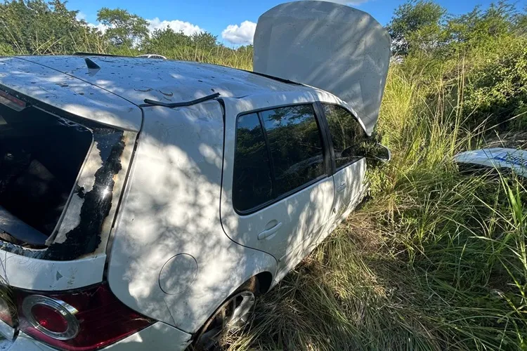 Veículo capota na BA-262, no trecho entre Vitória da Conquista e Anagé