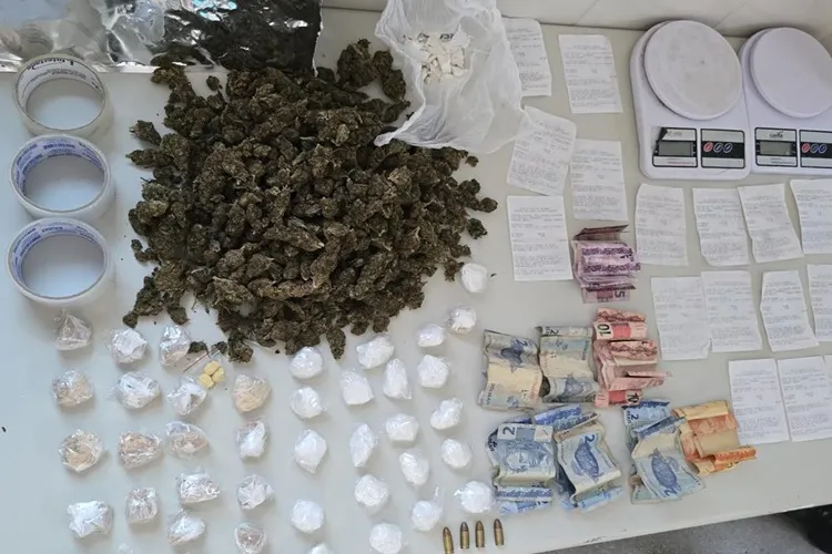 Suspeito de tráfico tenta fugir, mas acaba preso com 1 kg de drogas em Guanambi