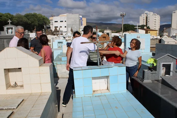 Brumado: Prefeito entrega Cemitério Senhor do Bonfim requalificado e emociona populares