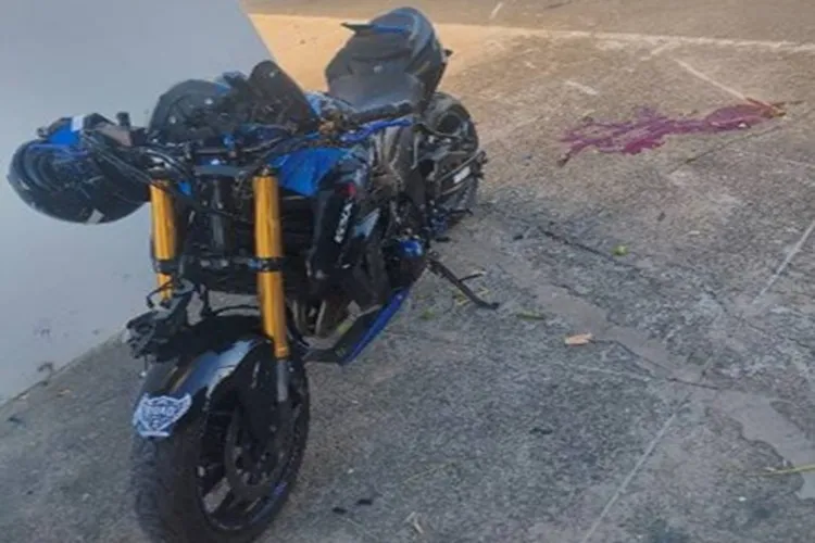 VÍDEO: Motociclista é socorrido após perder o controle e colidir com árvore em Guanambi