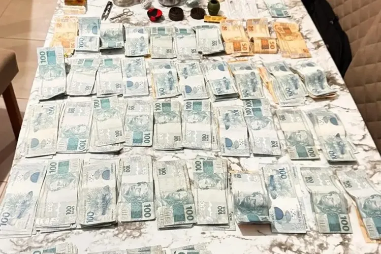 Cinco são presos com drogas, dinheiro e veículos em Jequié e Vitória da Conquista