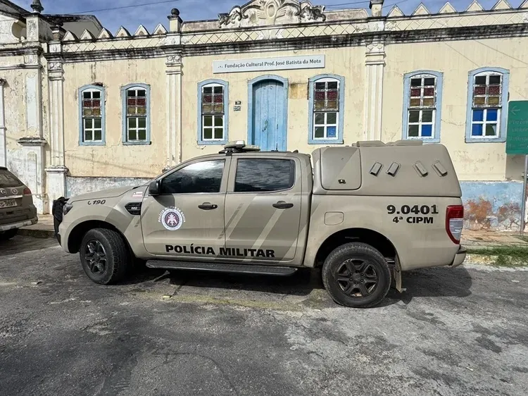 Homem é detido após espancar companheira em Macaúbas
