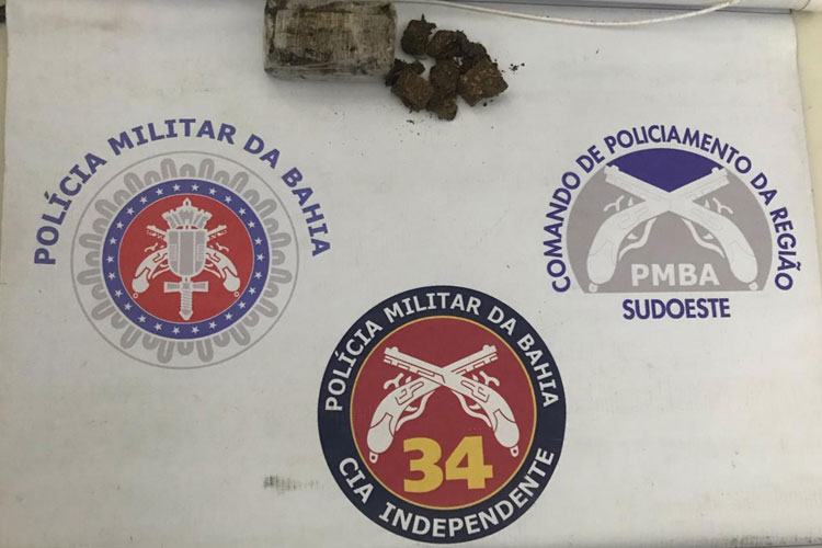 Dois jovens são presos com drogas na Avenida João Paulo I em Brumado