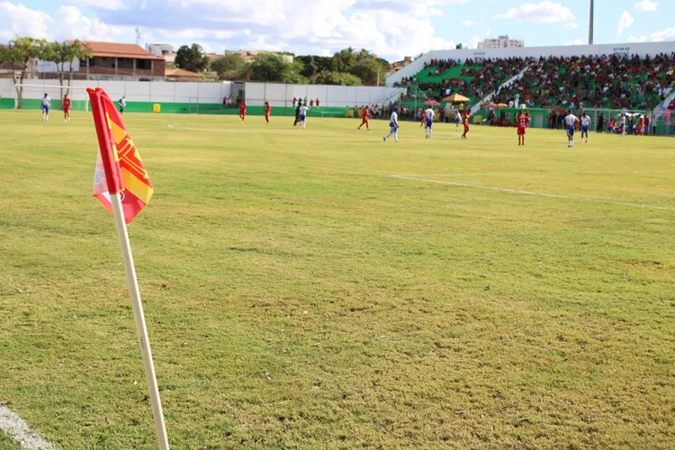 Brumado vence Lagoa Real em jogo marcado pela requalificação do Gilbertão