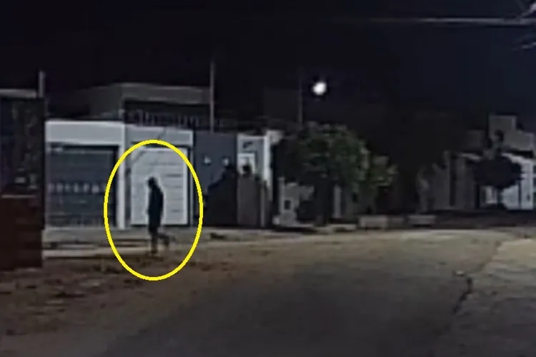 Prejuízo de R$ 20 mil e medo: Câmera flagra criminoso invadindo casas em Brumado