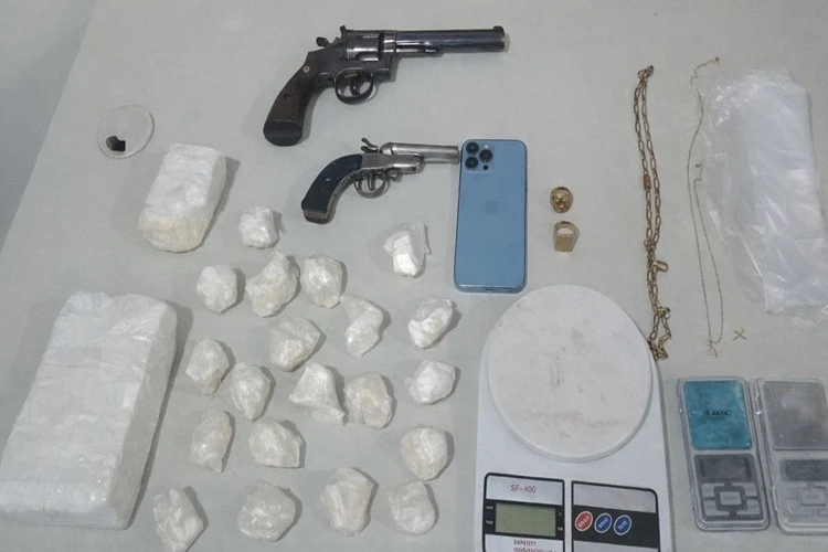 38ª CIPM apreende drogas e armas durante ação da Rocam em Bom Jesus da Lapa