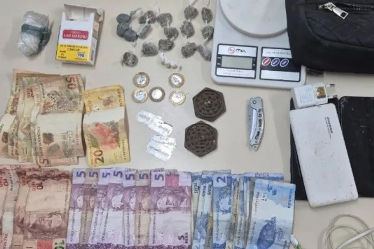 17º BPM apreende drogas e materiais do tráfico em Guanambi