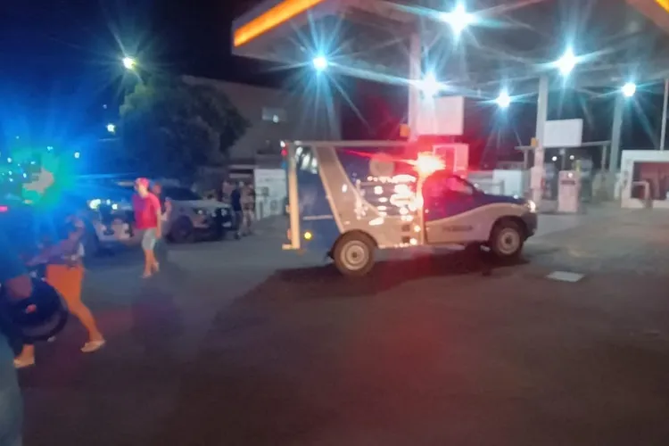 VÍDEO: Homem é executado na frente da família enquanto aguardava para calibrar pneu em Brumado