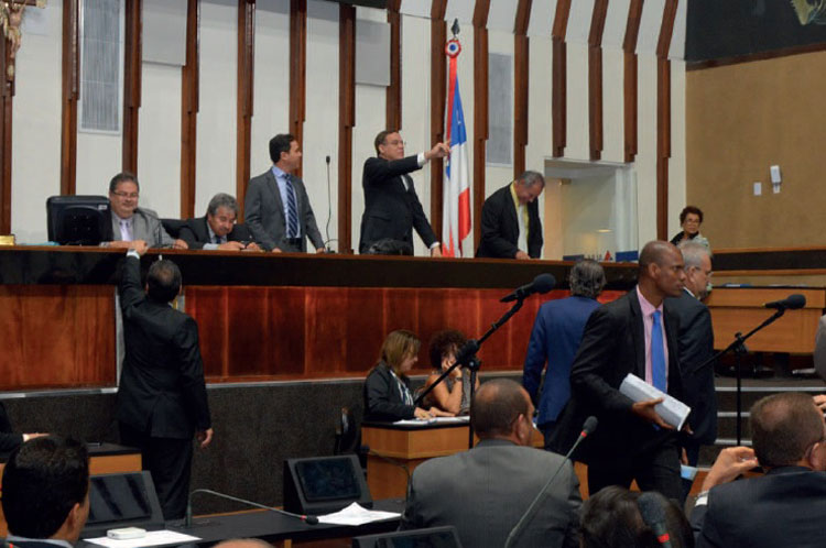 Luciano Ribeiro vota a favor de projeto que estabelece Refis para devedores do ICMS