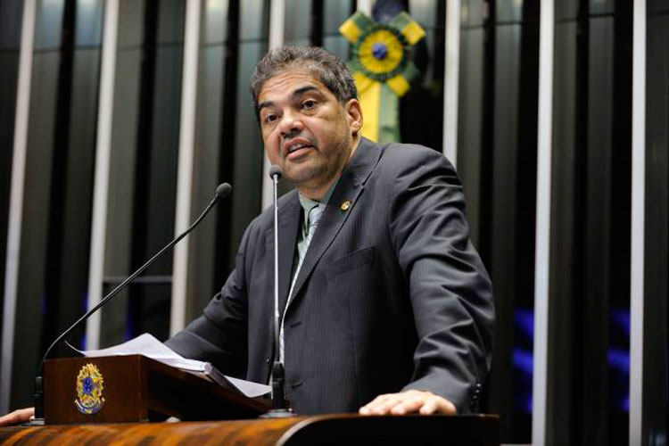 Recordista, senador Helio José tem 99 funcionários