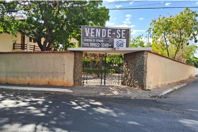 Após renunciar à prefeitura de Guanambi, Nilo Coelho coloca mansão na cidade à venda