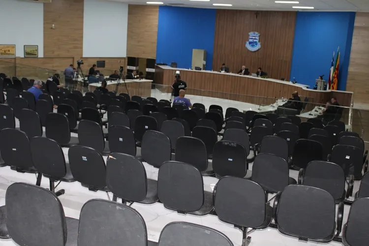 Câmara de Brumado debate reformas, novas praças e mudanças na Educação