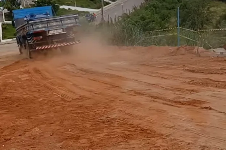 Macaúbas: Prefeito destaca obras de recuperação de vias reorganizando o fluxo do trânsito