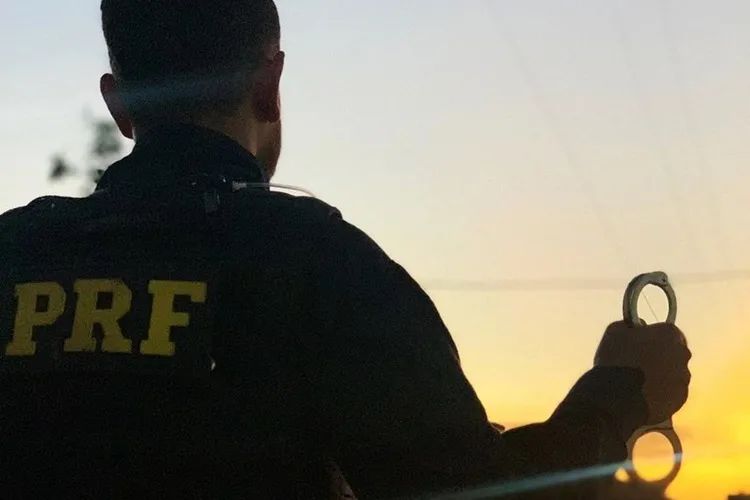 PRF cumpre mandado de prisão por homicídio durante abordagem em Jequié