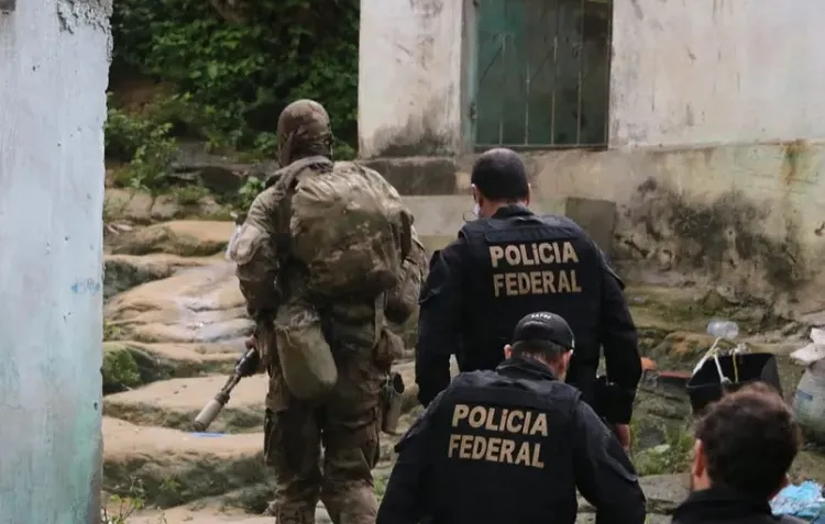 Polícia Federal cumpre mandado contra suspeito de pornografia infantil em Feira de Santana