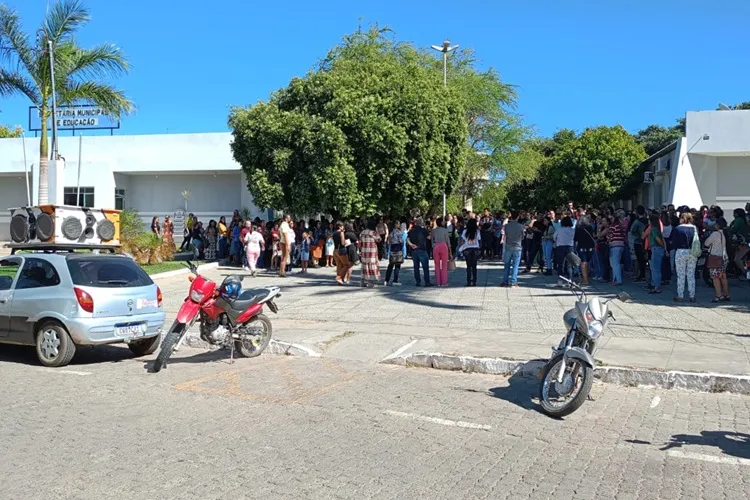 Professores concedem novo prazo à gestão para atender reivindicações em Guanambi