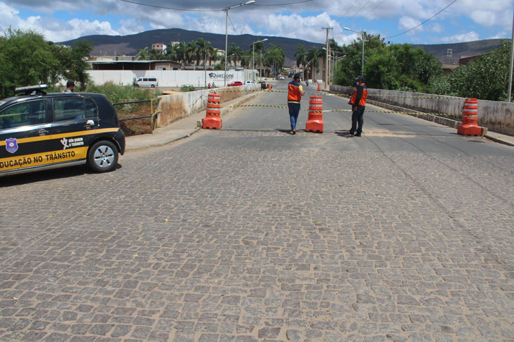 Brumado: Ponte João Ribeiro é interditada após fissuras que comprometem sua estrutura