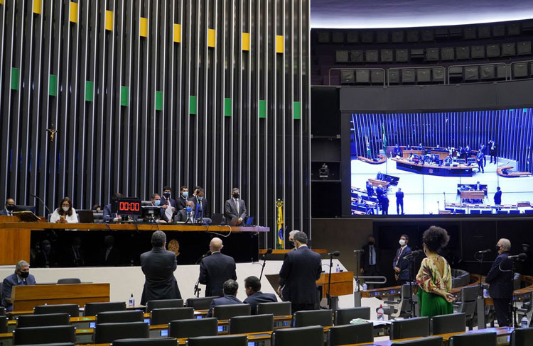 Câmara aprova auxílio-aluguel a vítimas de violência doméstica