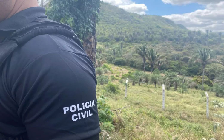 Dois homens são presos suspeitos de matar vizinho com golpes de machado e foice no interior da Bahia