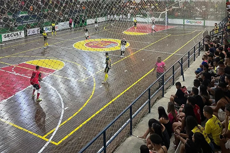 Final de semana esportivo com futsal, futebol local e Intermunicipal em Brumado