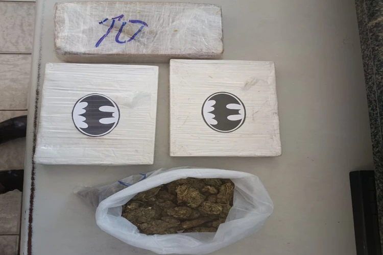 CIPRv apreende 3 kg de drogas durante abordagem a ônibus em Vitória da Conquista