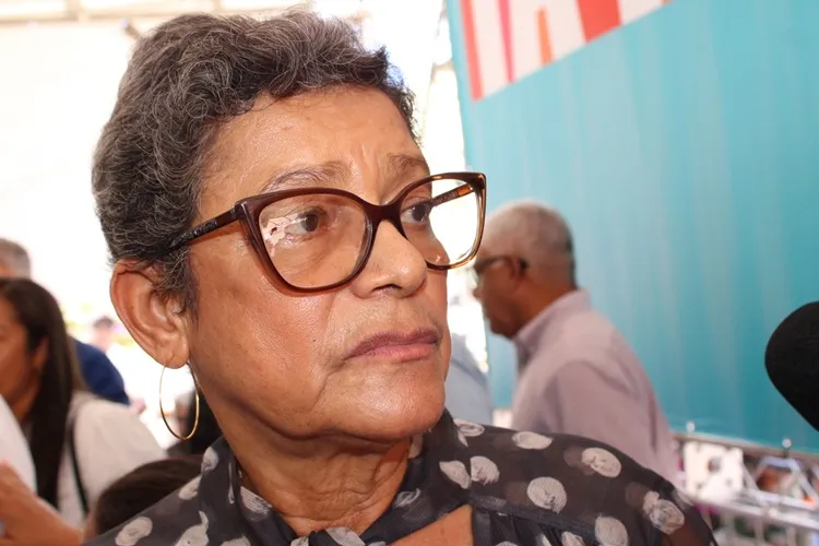 'Bebi água com pele de cobra': prefeita de Carinhanha celebra investimentos em saneamento