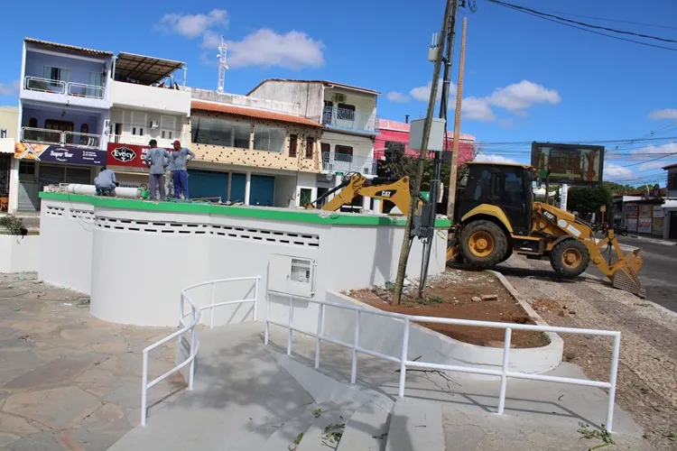 Brumado: Iniciadas obras de reconstrução da Praça Coronel Zeca Leite