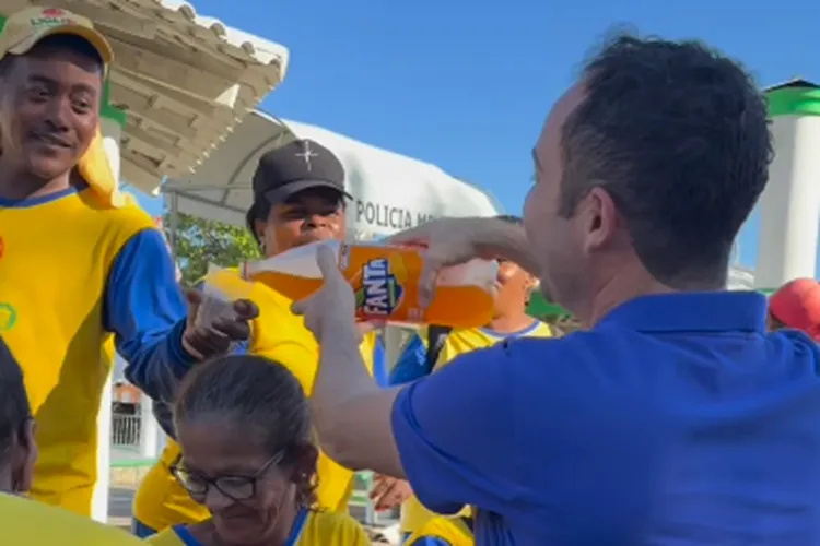 Prefeito toma café com garis e reforça valorização dos trabalhadores da limpeza em Brumado
