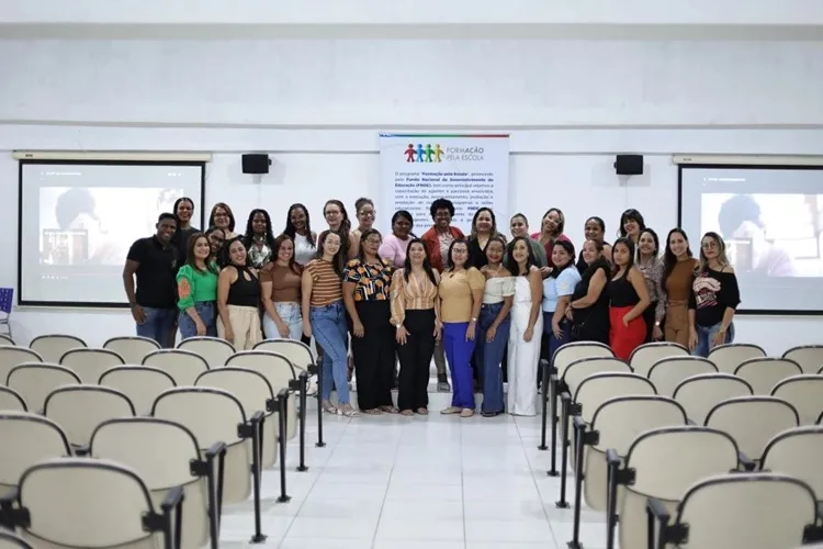 Prefeitura de Brumado certifica 116 cursistas no Programa Dinheiro Direto na Escola