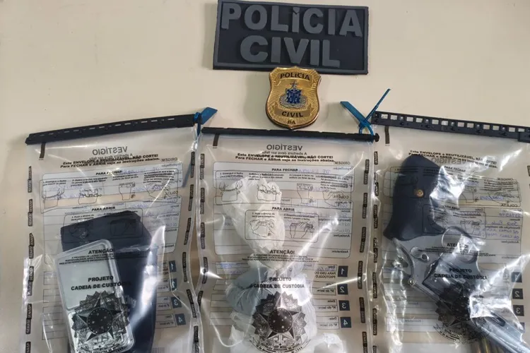 Polícia Civil apreende arma de uso restrito e drogas em Brumado