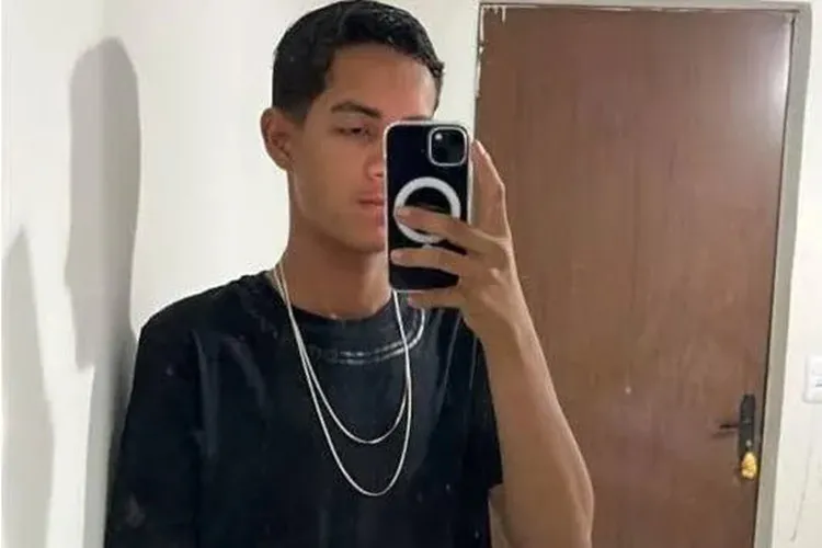 Adolescente de 16 anos morre após colisão de moto durante manobra em Carinhanha
