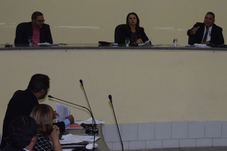 Bate-bocas marcam votação de projeto durante sessão na câmara de Brumado